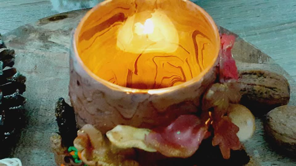 Bougie artisanale parfumée : Forêt magique aux citrouilles 🎃