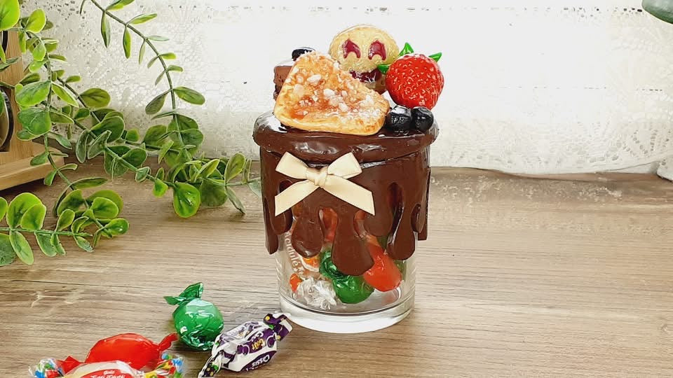 Délice Enchanté – Bougie Gourmande & Pot à Trésors
180g - Édition limitée