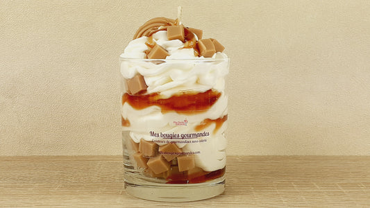 Bougie artisanale en cire de soja naturelle “Fudge caramel” – Collection Nos Gourmandises