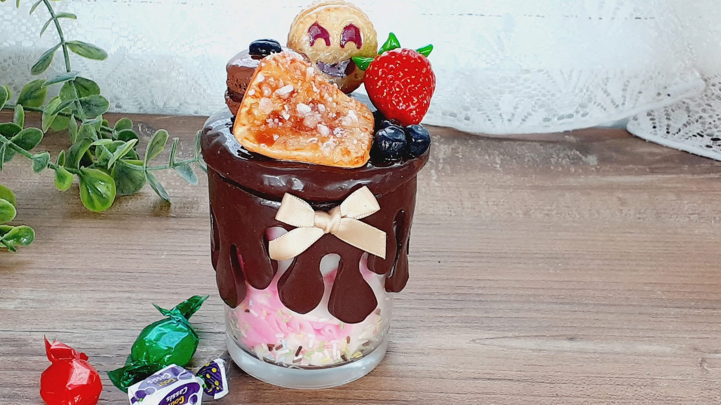 Délice Enchanté – Bougie Gourmande & Pot à Trésors
180g - Édition limitée